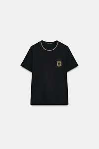 BROOCH DETAIL T-SHIRT