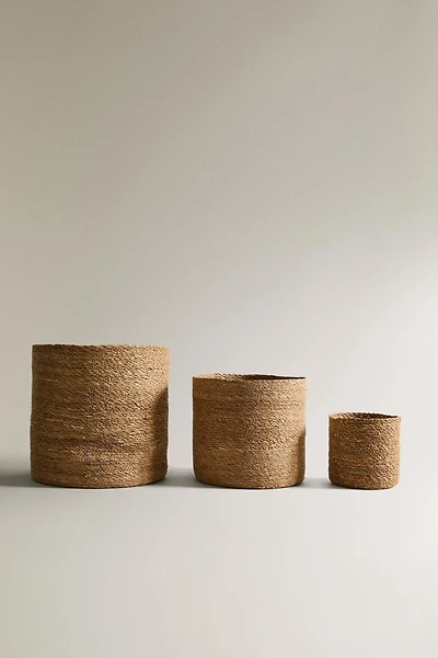 WOVEN BASKET