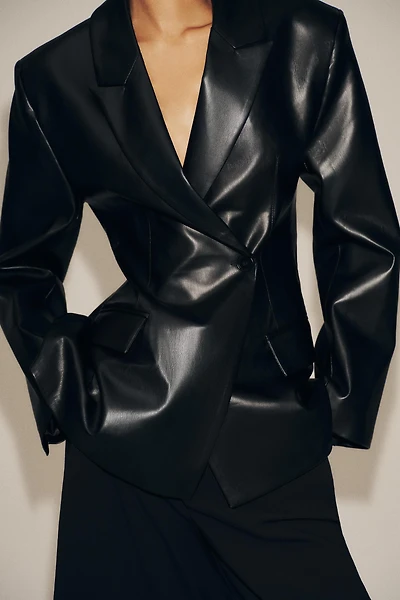 FITTED FAUX LEATHER BLAZER