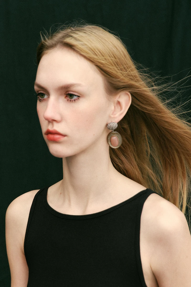 BOUCLES D'OREILLES À STRASS ET PIERRE