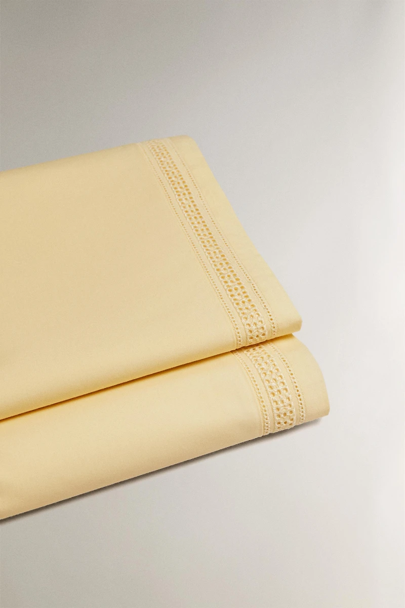 DRAP DE DESSUS BRODERIE AJOURÉE