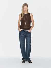 Sleeveless T-shirt with double trim