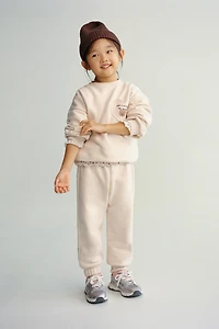 HEART POCKET SWEATSHIRT