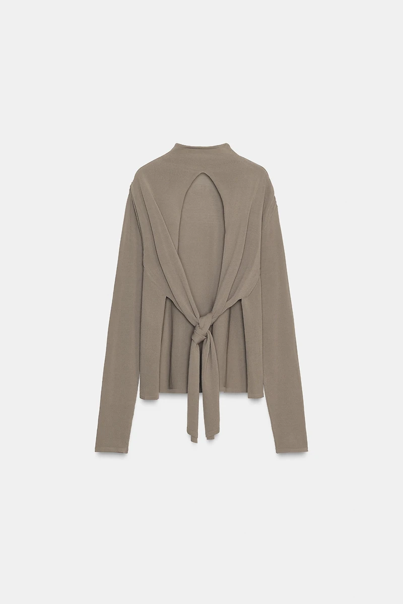 TOP EN MAILLE À NŒUD AU DOS