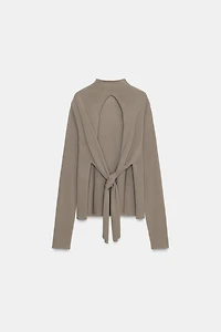 TOP EN MAILLE À NŒUD AU DOS