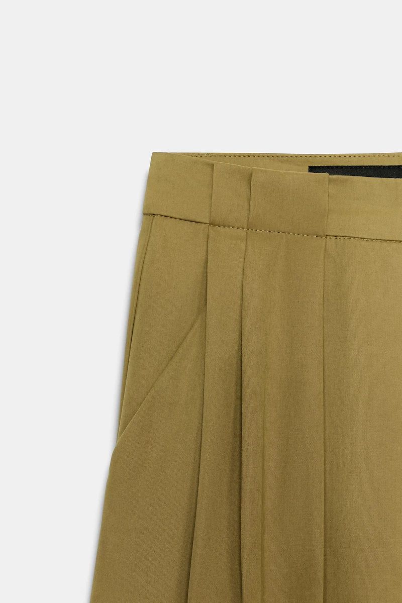 PLEATED WIDE-LEG TROUSERS