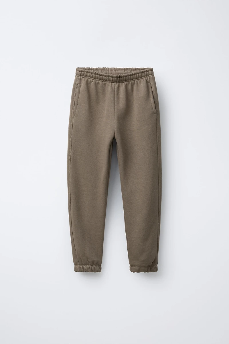 ENSEMBLE SWEAT-SHIRT ET JOGGER AVEC PIÈCE INSCRIPTION