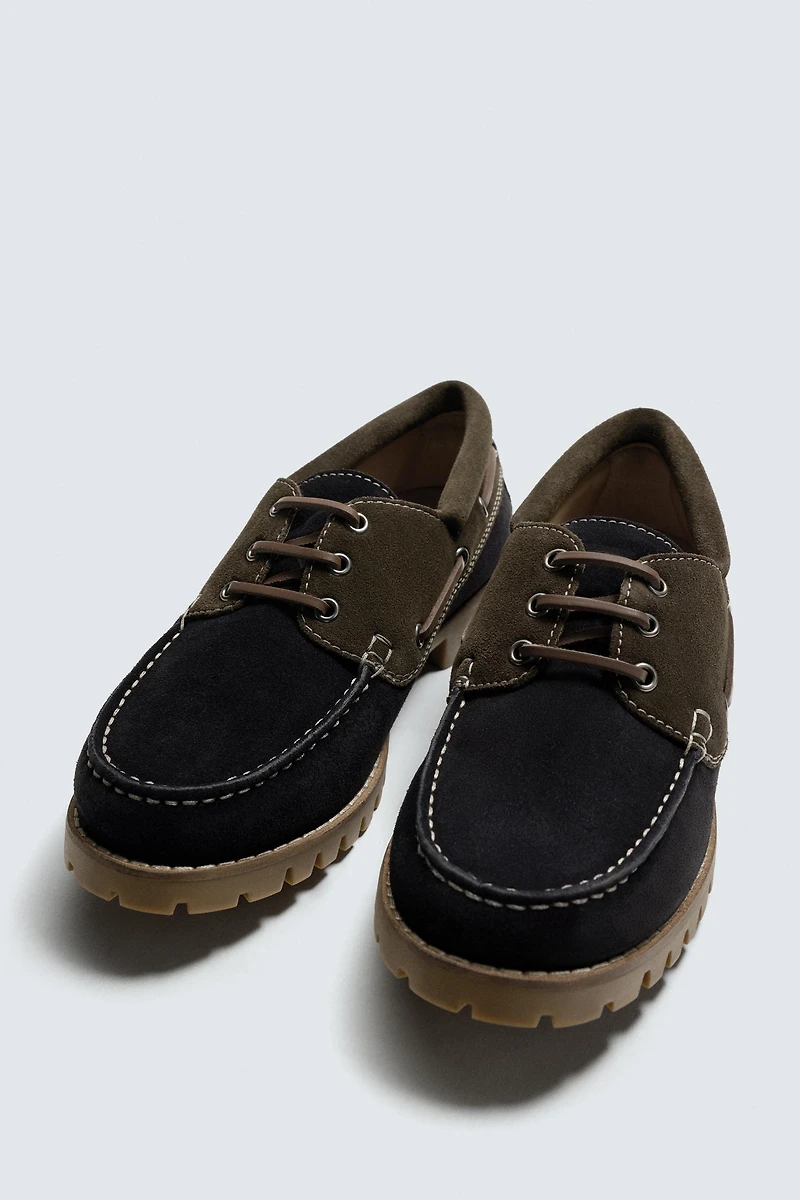 CHAUSSURES BATEAU EN CUIR CONTRASTE