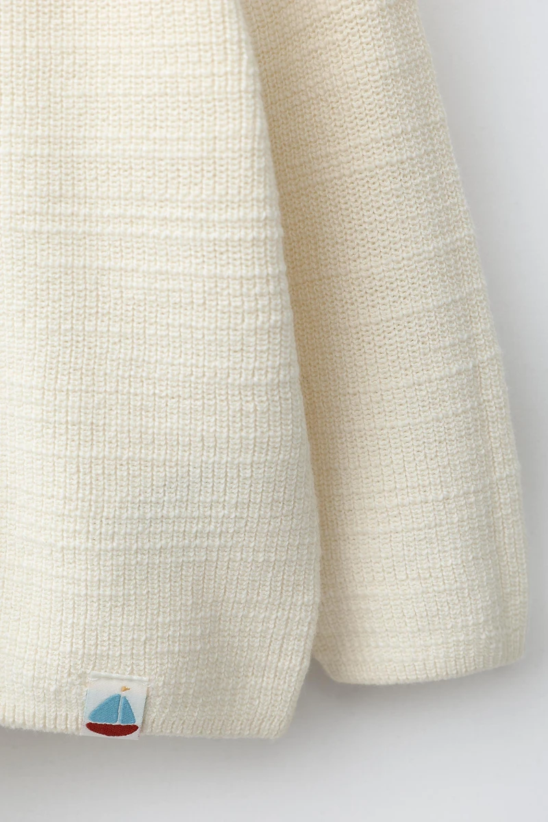 PULL EN MAILLE PERLÉE AVEC ÉTIQUETTE