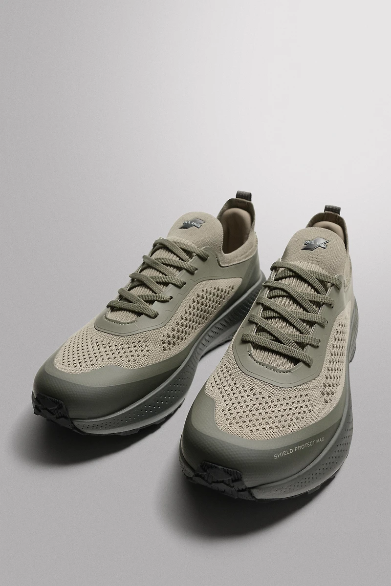 RUNNING SNEAKERS