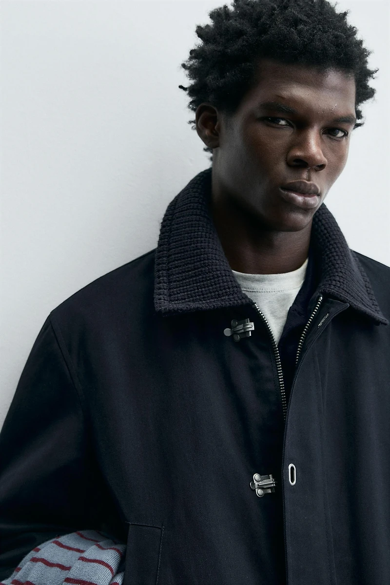 CONTRASTING COLLAR TOGGLE JACKET