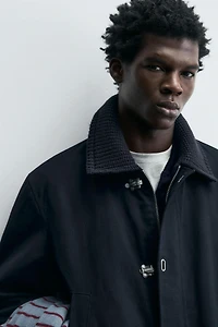 CONTRASTING COLLAR TOGGLE JACKET