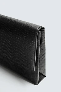 TEXTURED CLUTCH