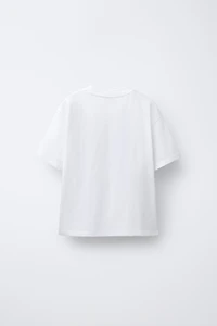 T-SHIRT VARSITY À INSCRIPTION EN RELIEF