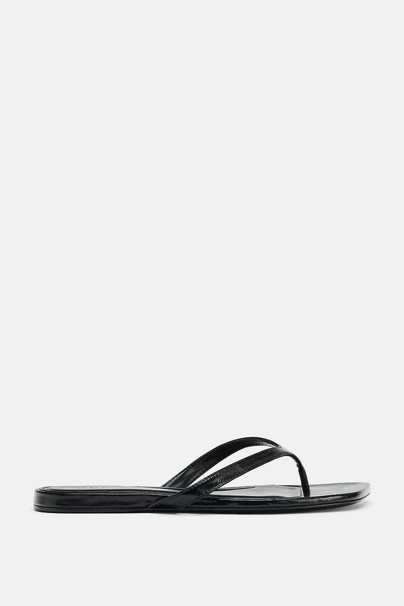 FLAT SANDALS