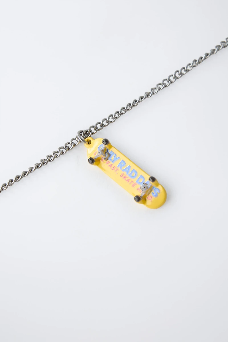 LOT DE DEUX COLLIERS SKATE