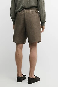 100% linen darted Bermuda shorts