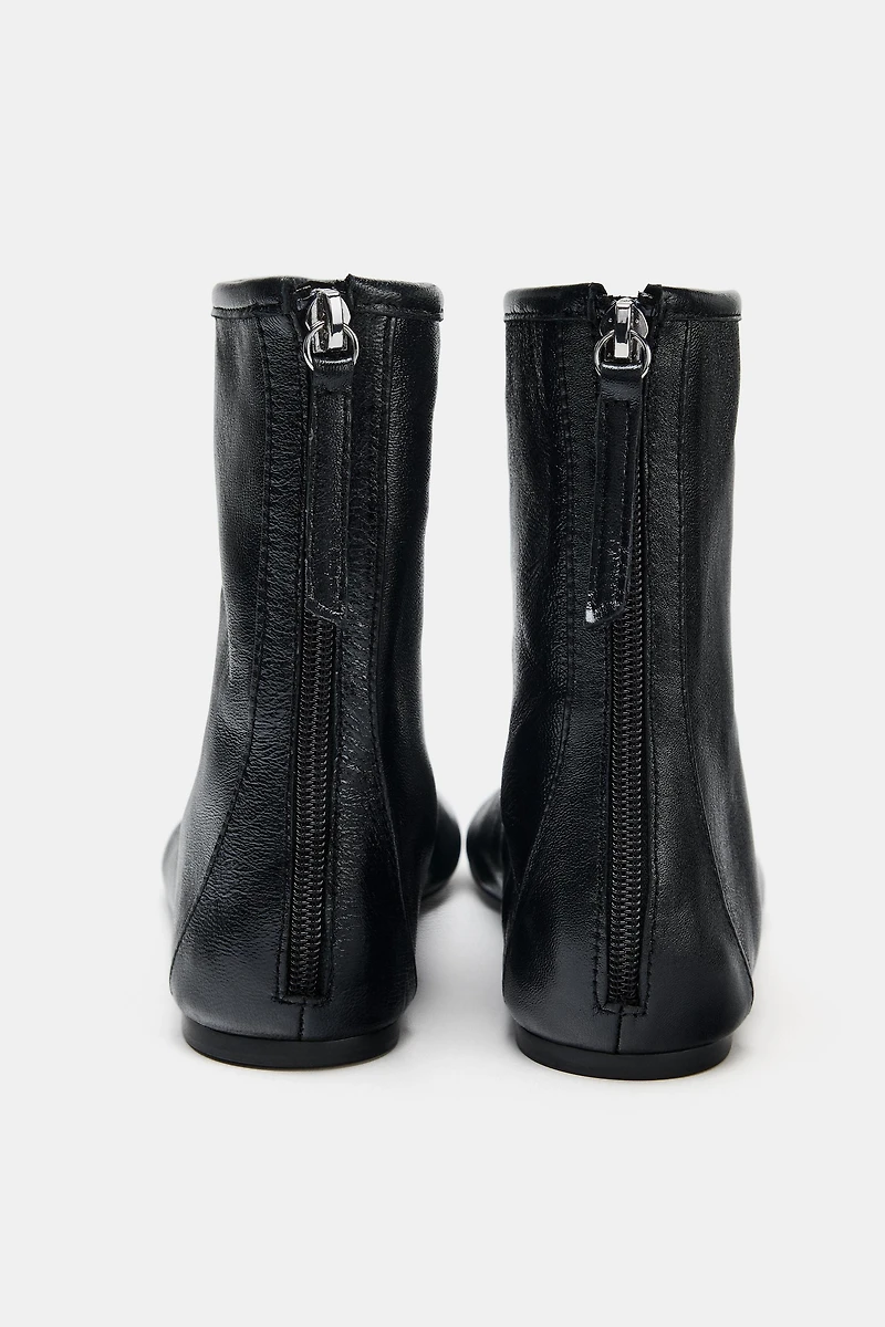 BOTTINES PLATES EN CUIR