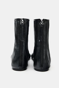 BOTTINES PLATES EN CUIR