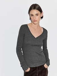 Ribbed V-neck T-shirt with long sleeves