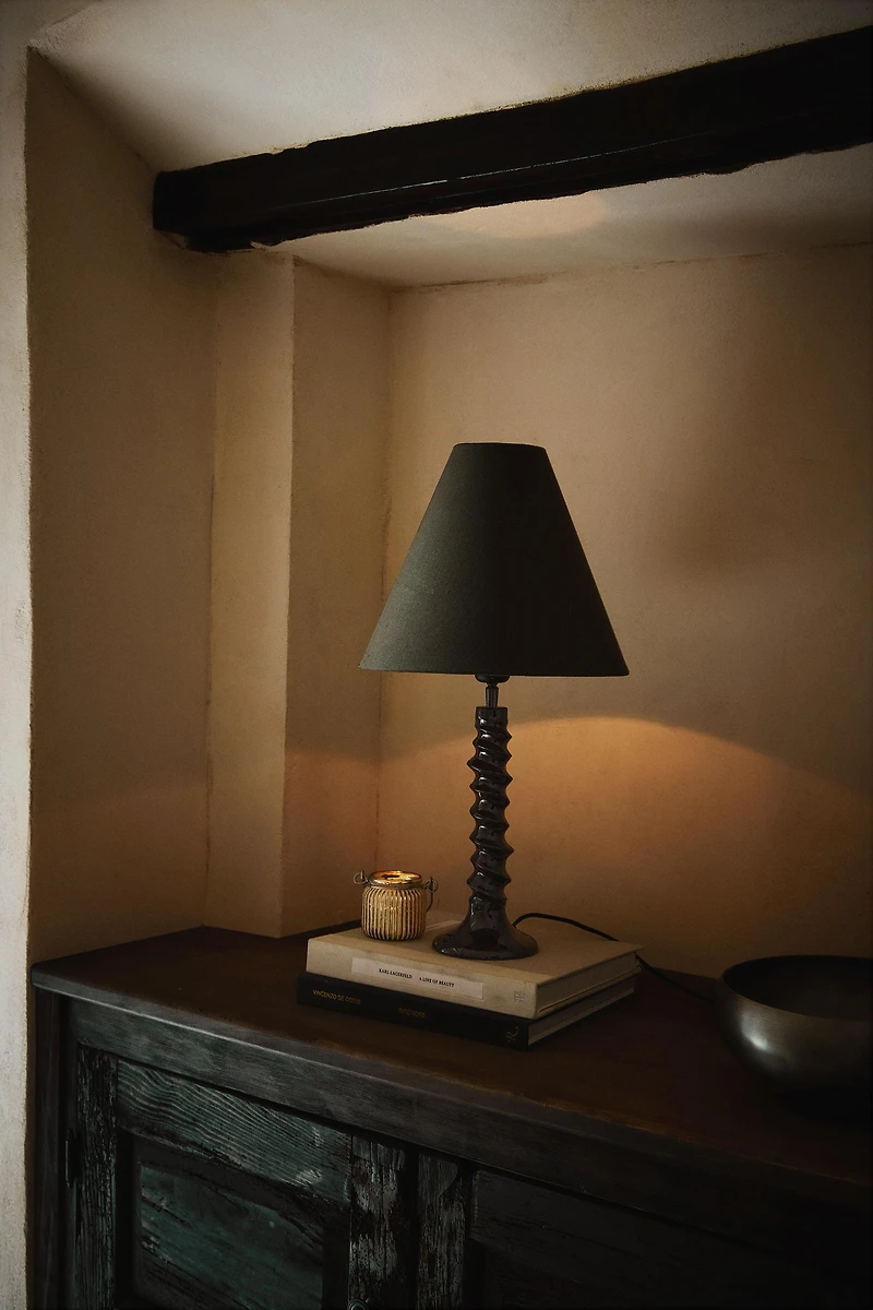TABLE LAMP WITH EMBOSSMENTS