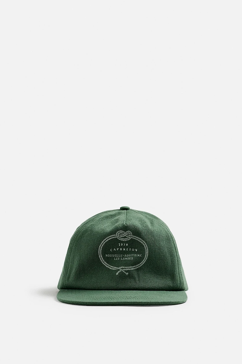 CASQUETTE DÉLAVÉE AVEC IMPRIMÉ COMBINÉ