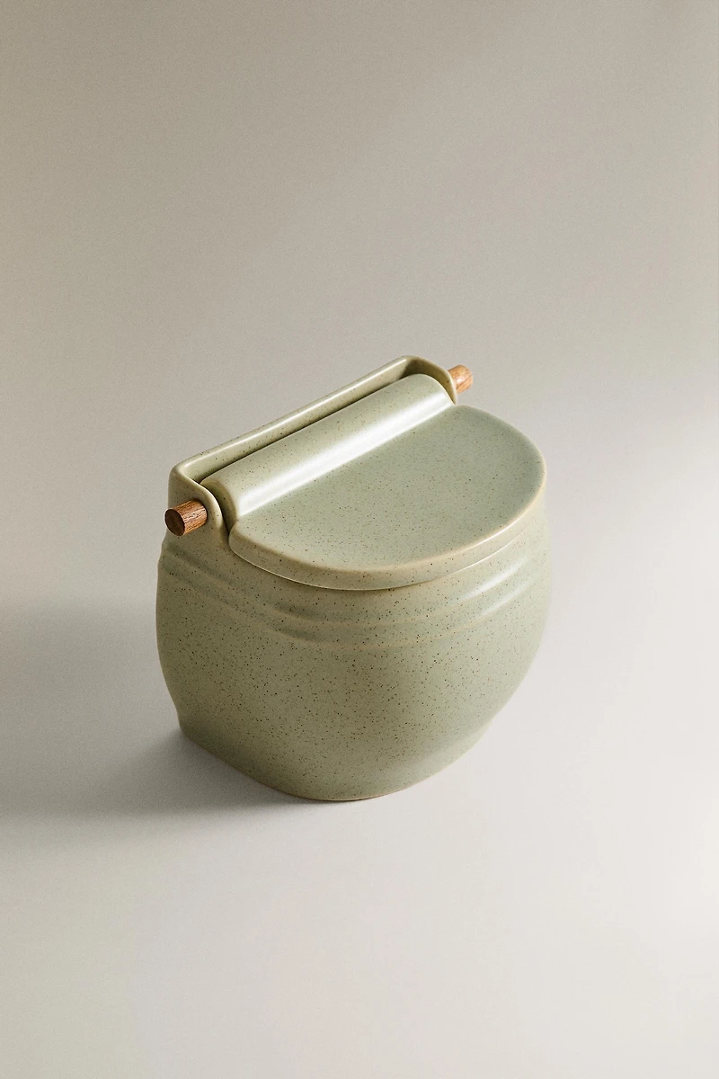 STONEWARE SALT SHAKER WITH LID
