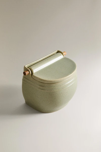 STONEWARE SALT SHAKER WITH LID