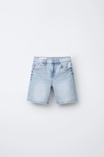 STRAIGHT DENIM SHORTS