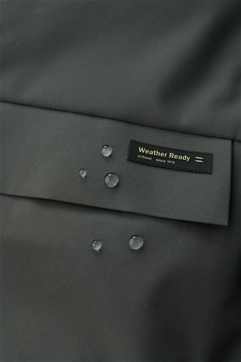 DOUDOUNE EN PLUME ET DUVET DÉPERLANTE AVEC ÉTIQUETTE