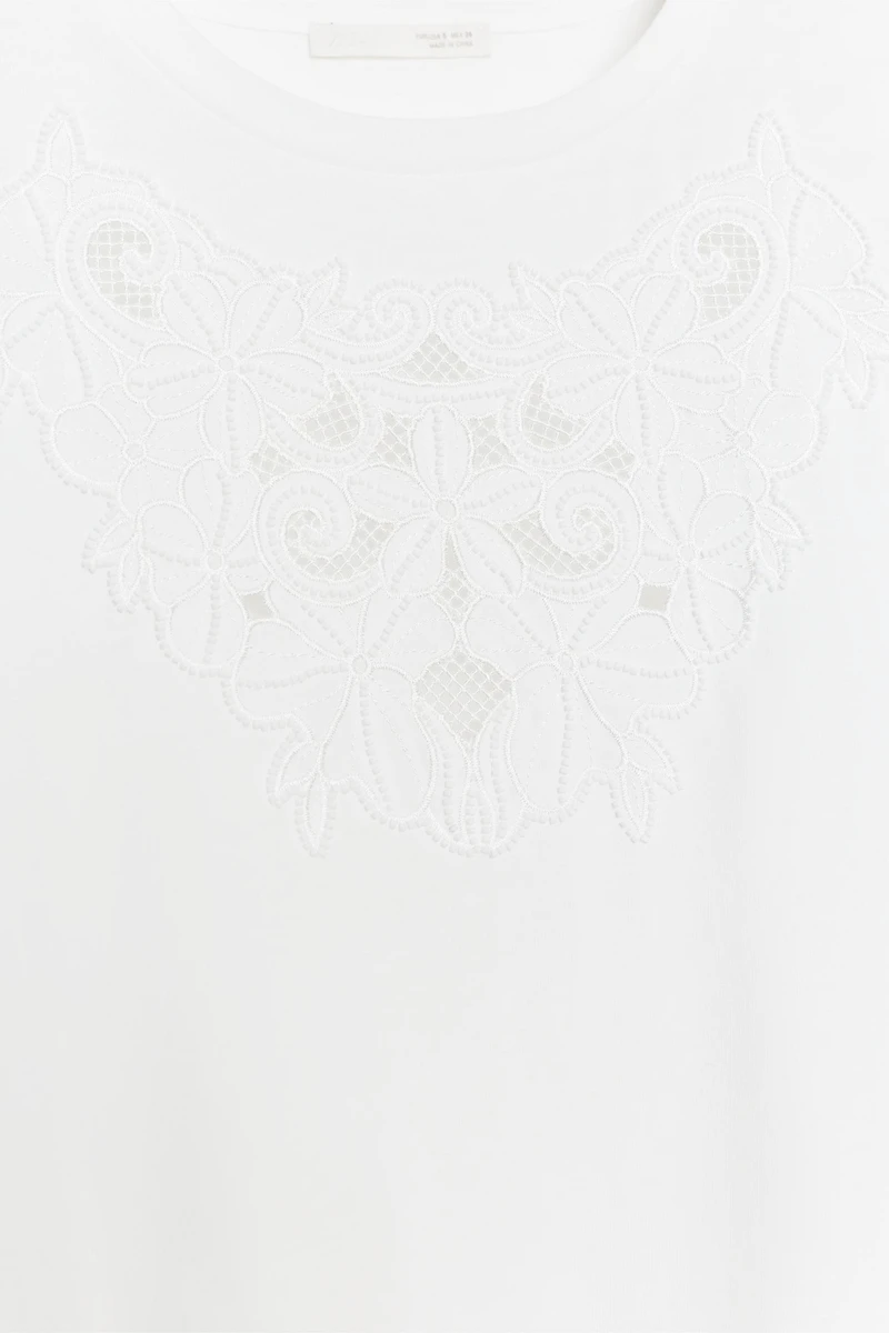 T-SHIRT EN COTON BRODÉ