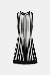 ROBE COURTE EN MAILLE À RAYURES