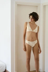EMBOSSED LACE TRIANGLE BRA