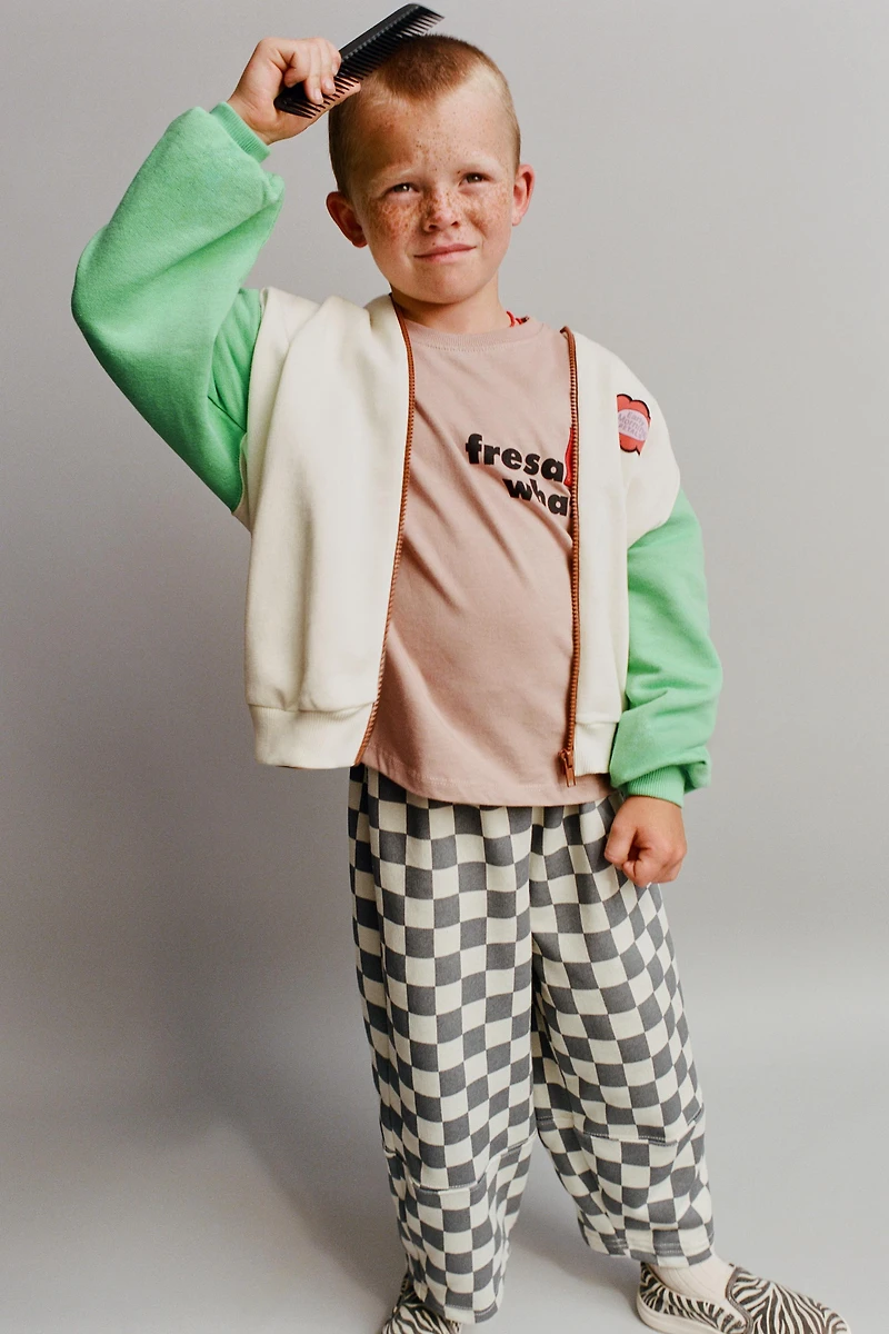 COLOR BLOCK EMBROIDERED FLOWER SWEATSHIRT