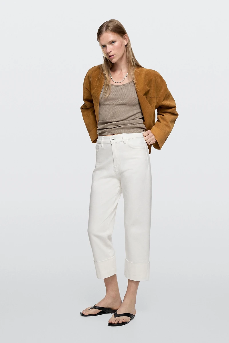 Mid-waist capris with turn-up hems