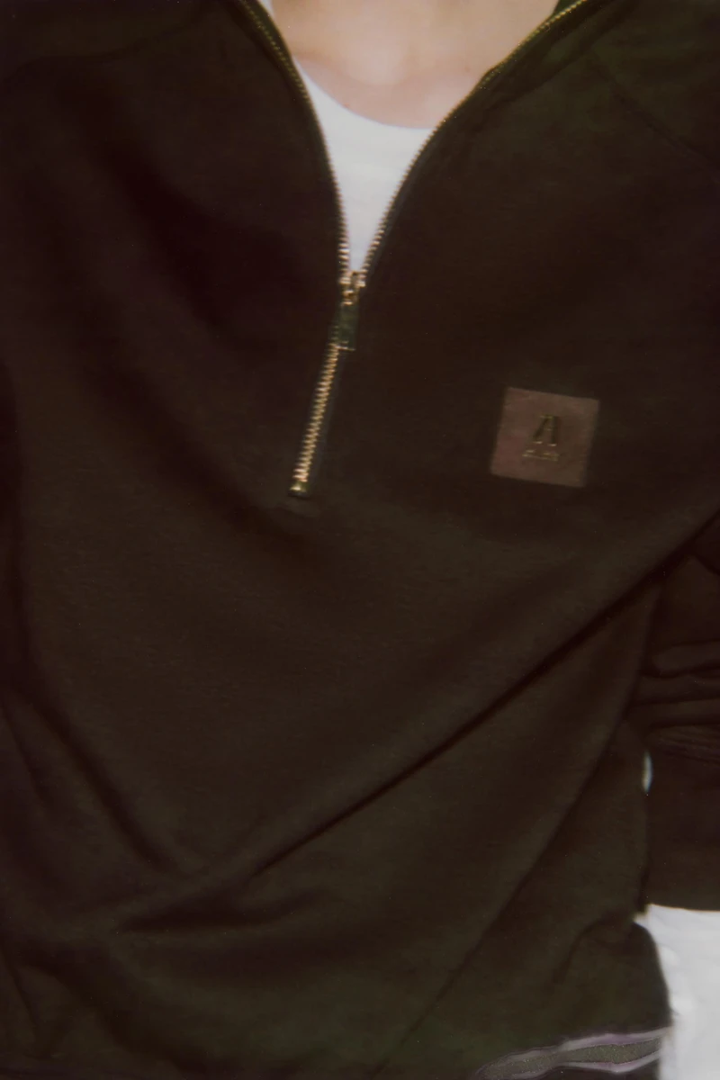 ZIP PATCH SWEATSHIRT