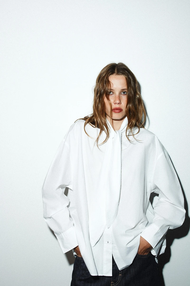 CHEMISE OVERSIZE EN POPELINE AVEC NŒUD ET DENTELLE