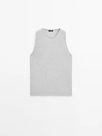 Sleeveless round neck T-shirt