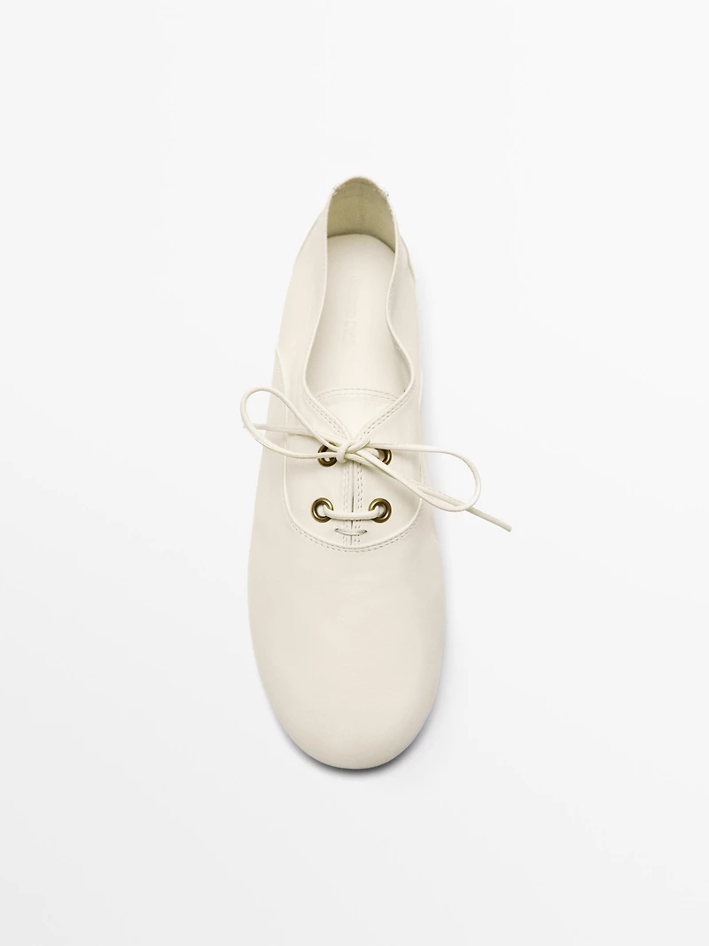 Soft leather lace-up shoes