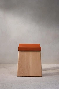 STOOL 02