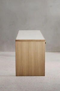 DESK 02