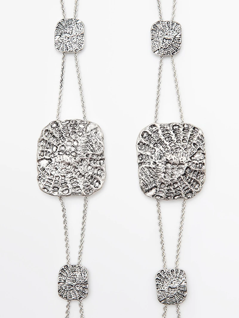Textured chain and medallion belt
