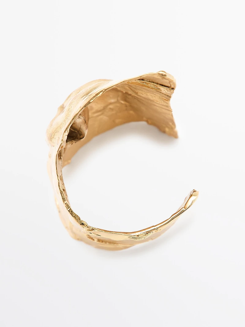 Irregular-shaped cuff