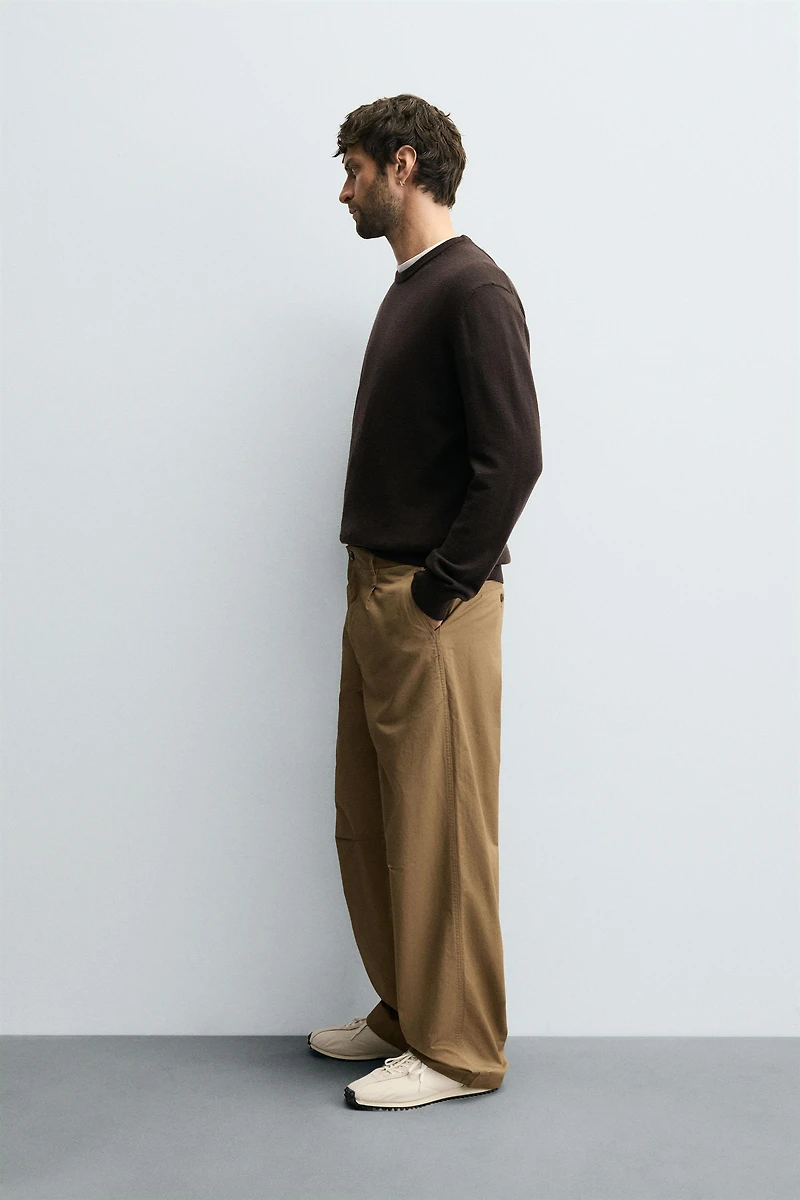 PANTALON CHINO COUPE DÉCONTRACTÉE À PLIS