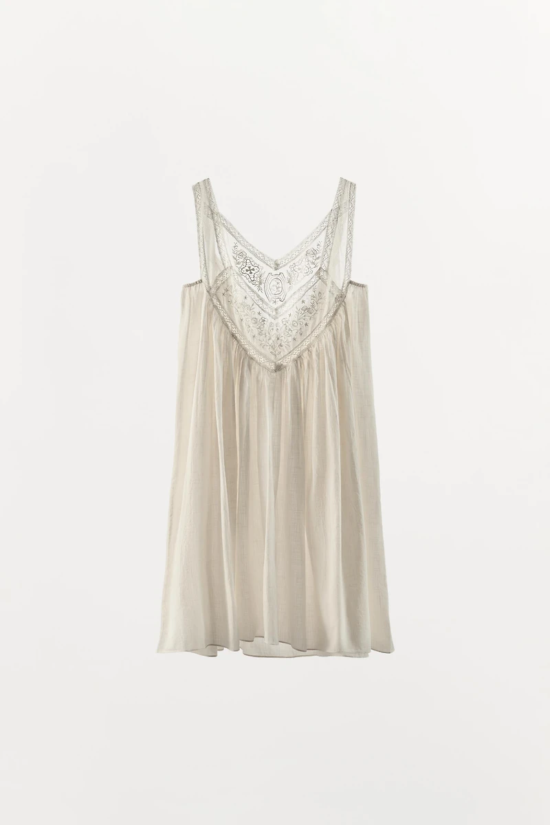 FLORAL EMBROIDERED PLEATED DRESS