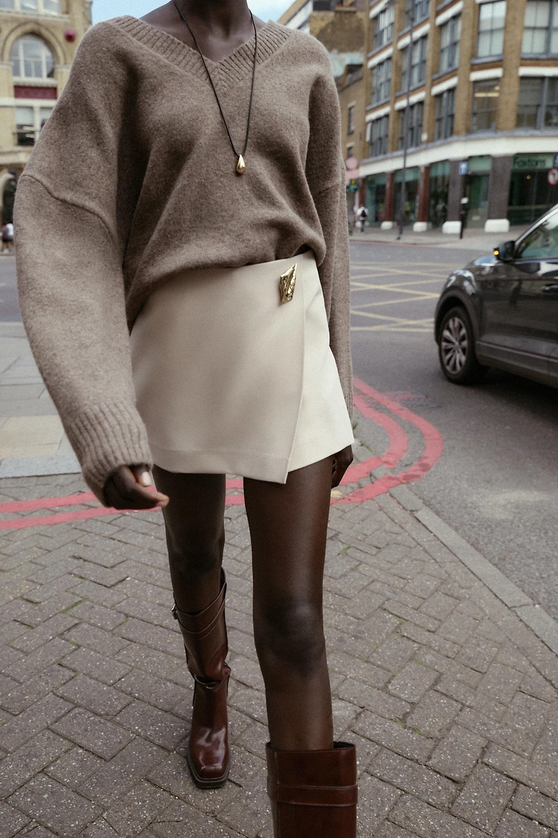 SOFT KNIT V-NECK SWEATER