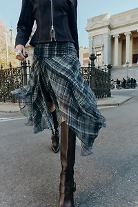 JUPE MI-LONGUE ASYMÉTRIQUE À CARREAUX