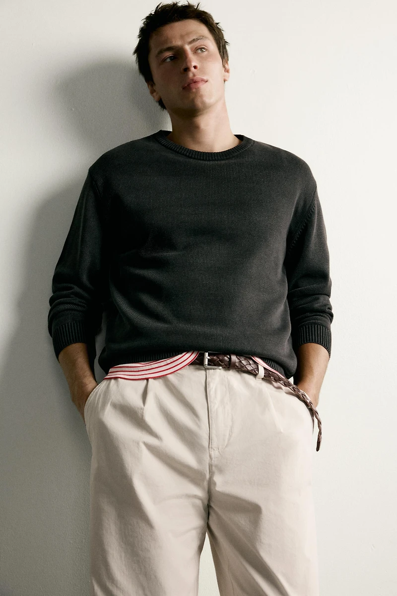 PLEATED STRAIGHT FIT CHINO PANTS
