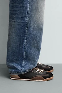 RETRO STYLE SNEAKERS