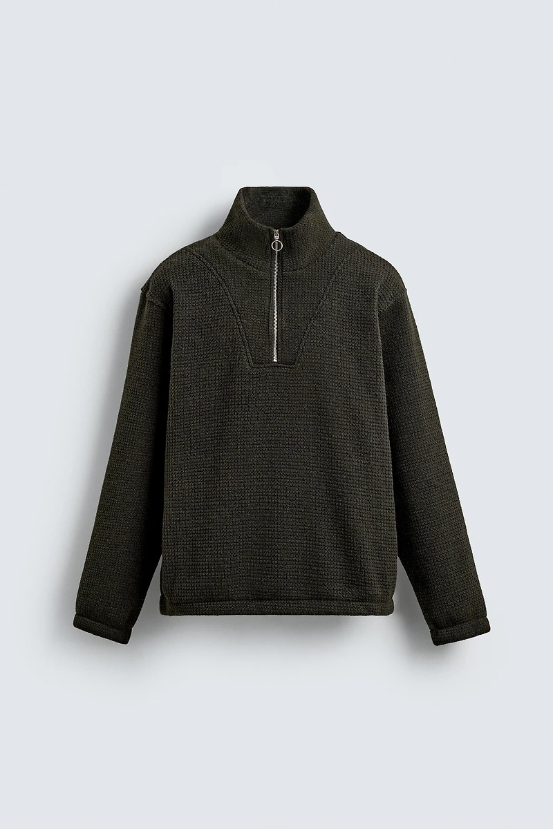 TEXTURED QUARTER-ZIP SWEATSHIRT